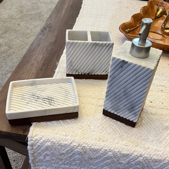 UGG Bath Ugg Bathroom Accessory Set Poshmark